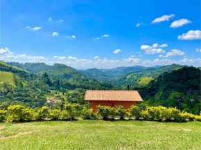 Piscina e paz nas montanhas de Gonçalves